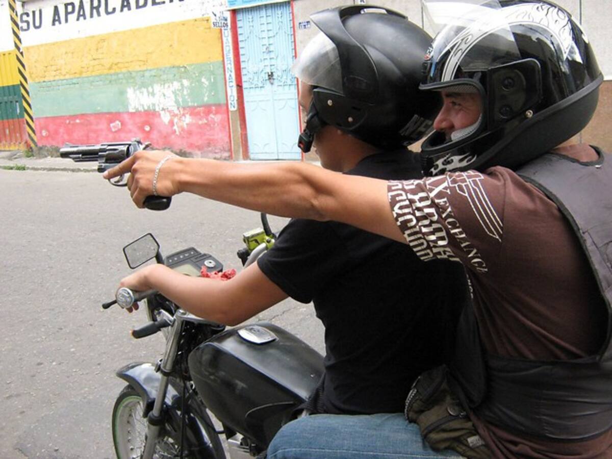 Según las autoridades, Uribe retiró siete millones de pesos de una entidad bancaria y fue perseguida varias cuadras por los delincuentes que iban en moto. Colprensa