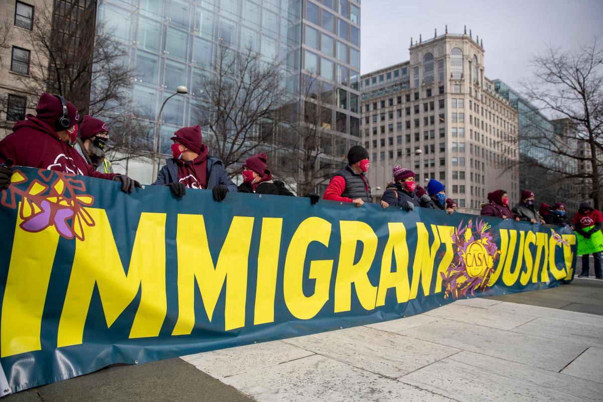 Gobierno de Biden planea incrementar admisiones de refugiados en EE. UU.