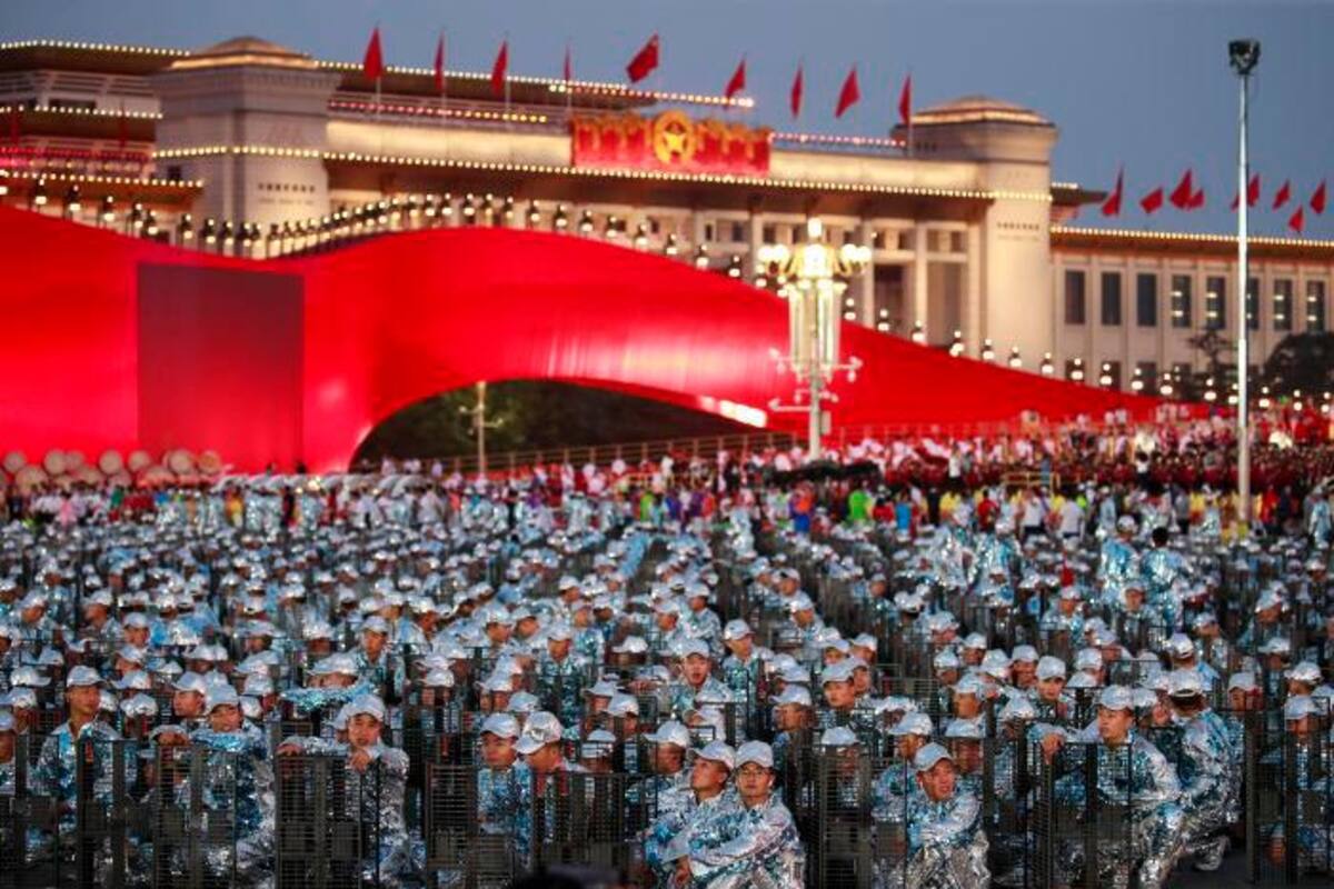 China exhibe su poderío militar en un desfile que ensalza el liderazgo de Xi