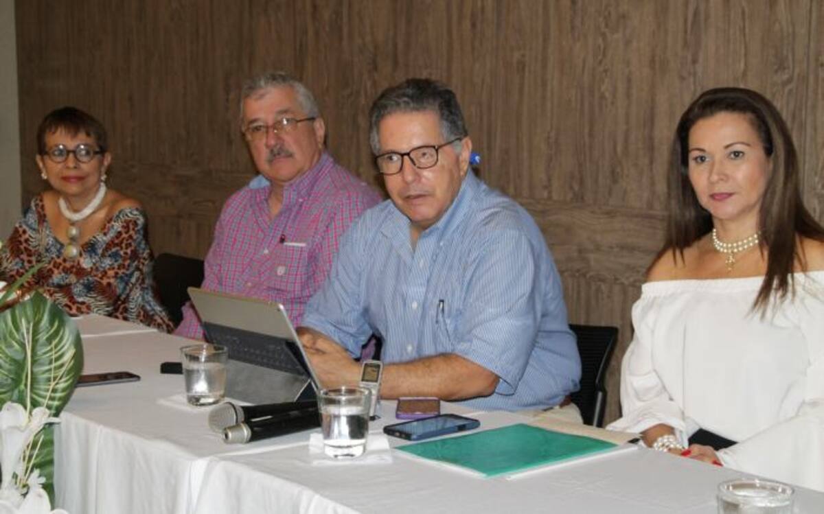 Fernando Támara, presidente de la Fundación Enrique Samudio, presidió la rueda de prensa. MANUEL SANTIAGO PÉREZ