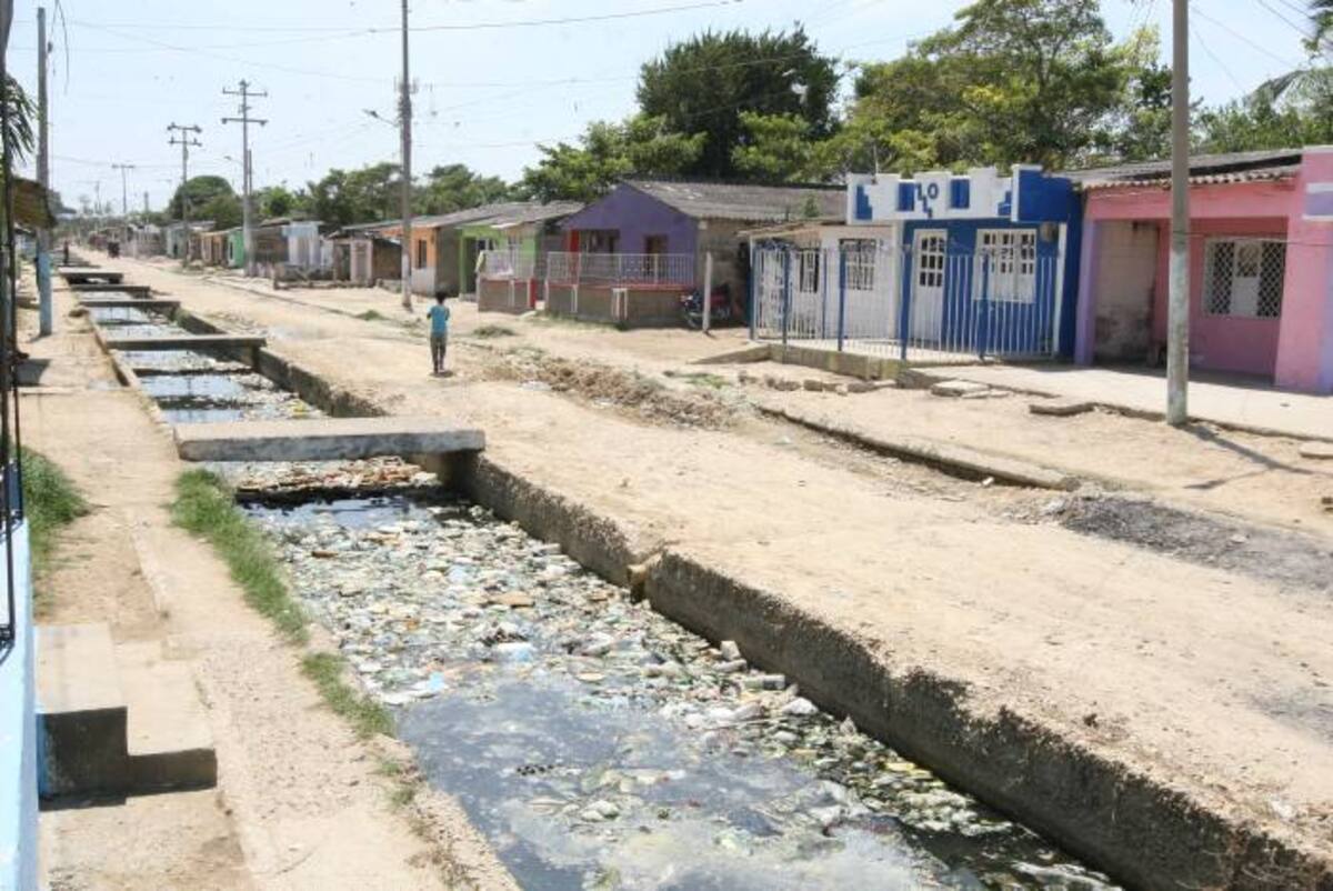 Canal Las Maravillas, foco de contaminación del barrio. CLAUDIA FORTICH - Q'HUBO CARTAGENA