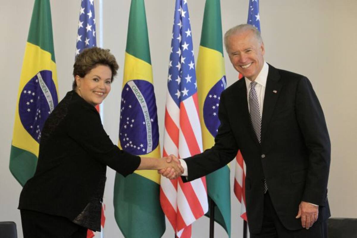 El vicepresidente de Estados Unidos Joe Biden junto a la presidenta de Brasil Dilma Rousseff. AP Eraldo Peres
