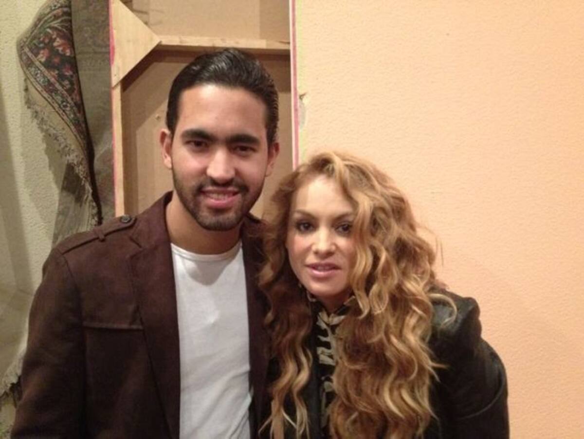 Samuel Saladen y su entrenadora de La Voz, Paulina Rubio.