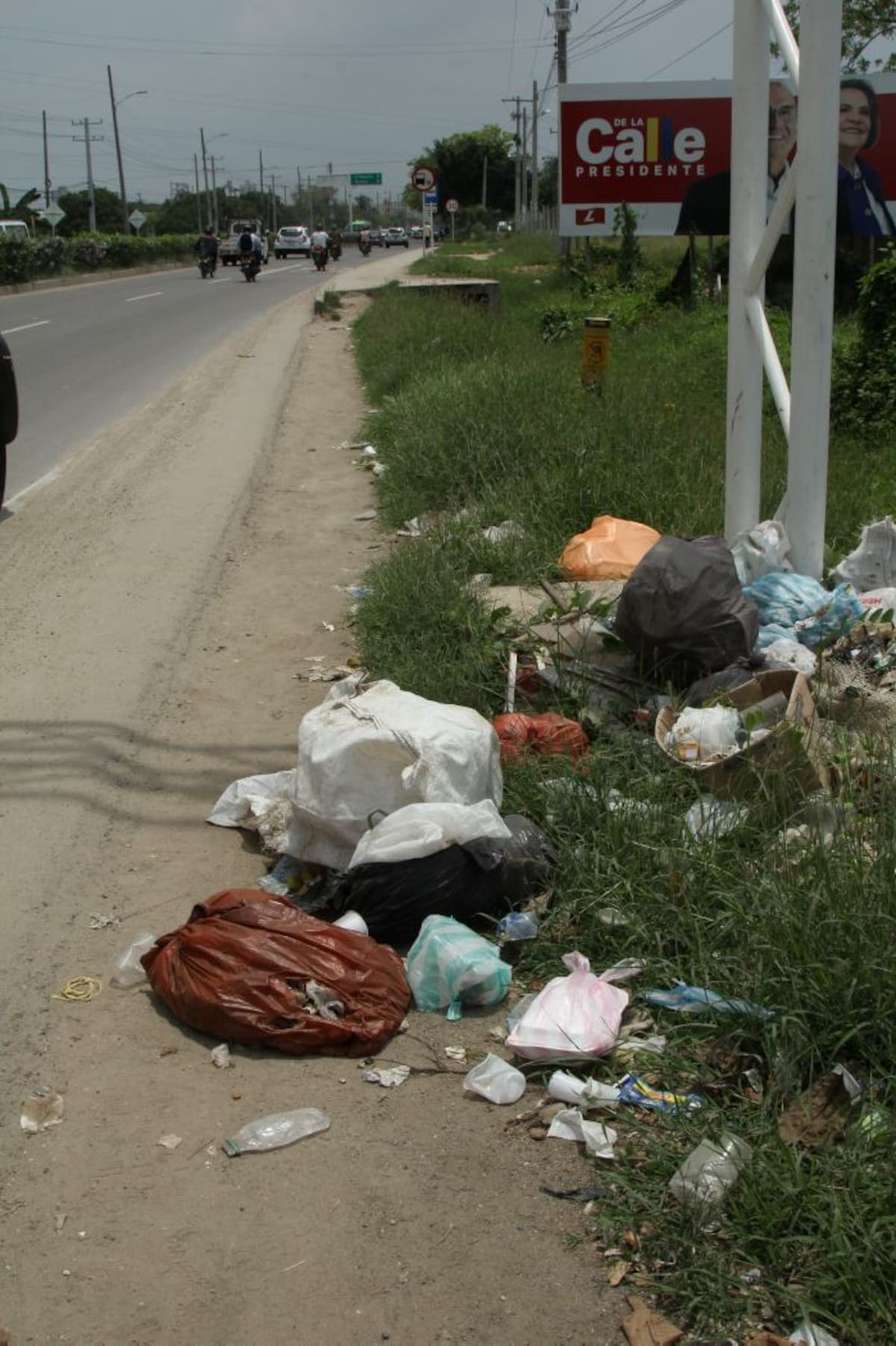 Los basureros satélites no paran en algunos barrios de Cartagena. Kailline Giraldo- El Universal.