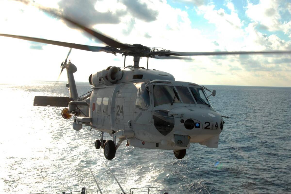 Japón busca a siete militares tras choque de helicópteros: hay un muerto