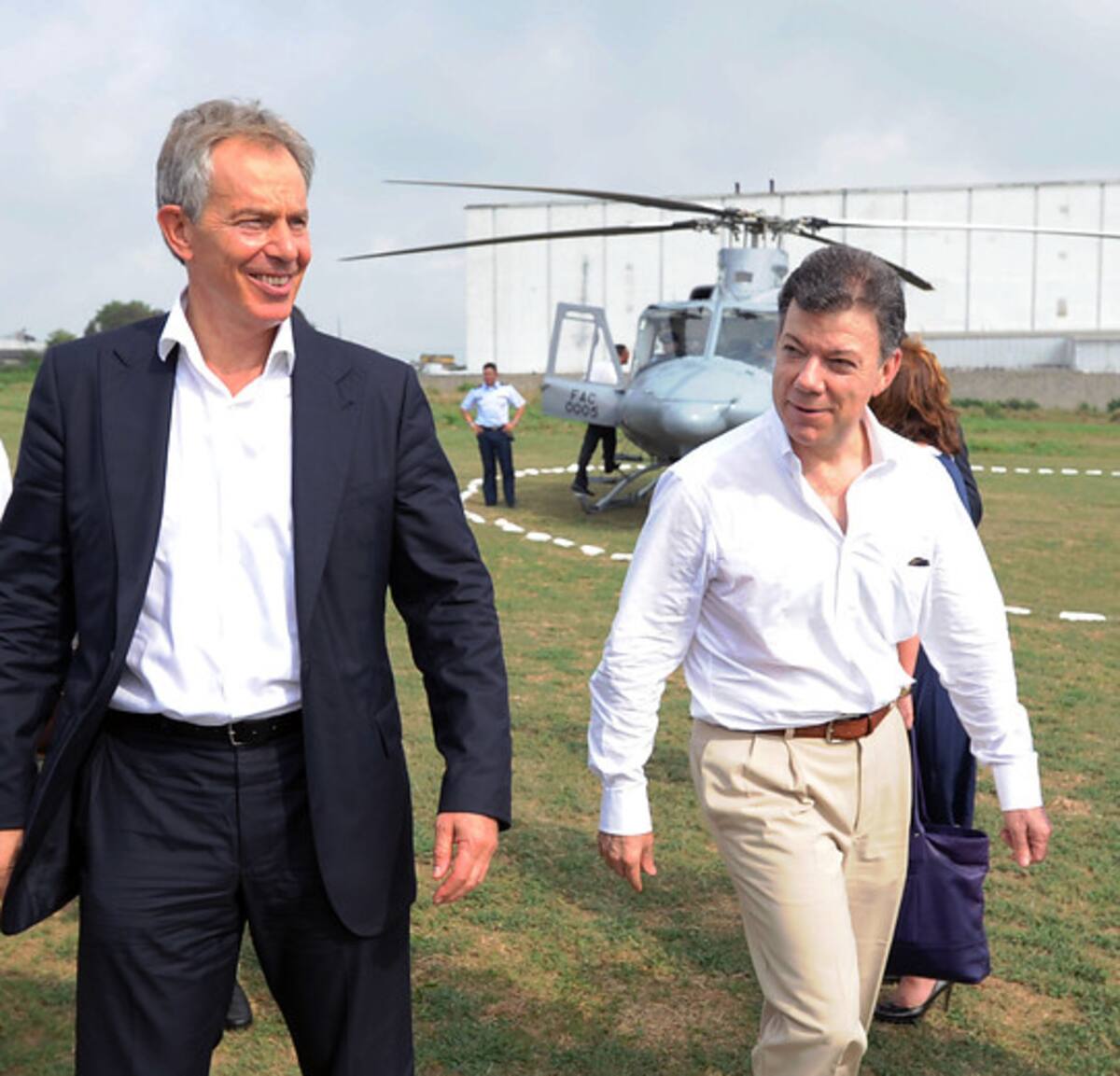 El exprimer ministro británico Tony Blair y el presidente de la República Juan Manuel Santos. ARCHIVO - COLPRENSA