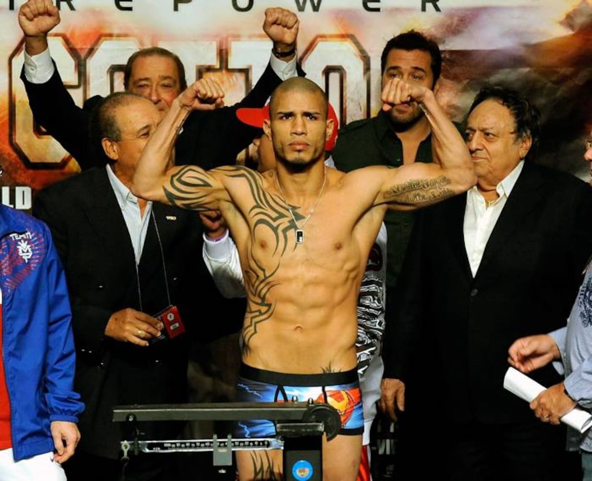 Miguel Cotto chocará el 5 de mayo ante el invicto peleador norteamericano Floyd Mayweather Jr. ARCHIVO