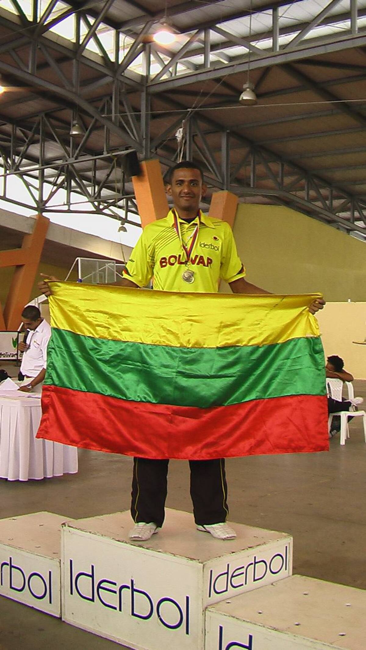 Edwin Aguilar conquistó la medalla de oro en la categoría de los 63 Kgs, combates individuales. CORTESÍA