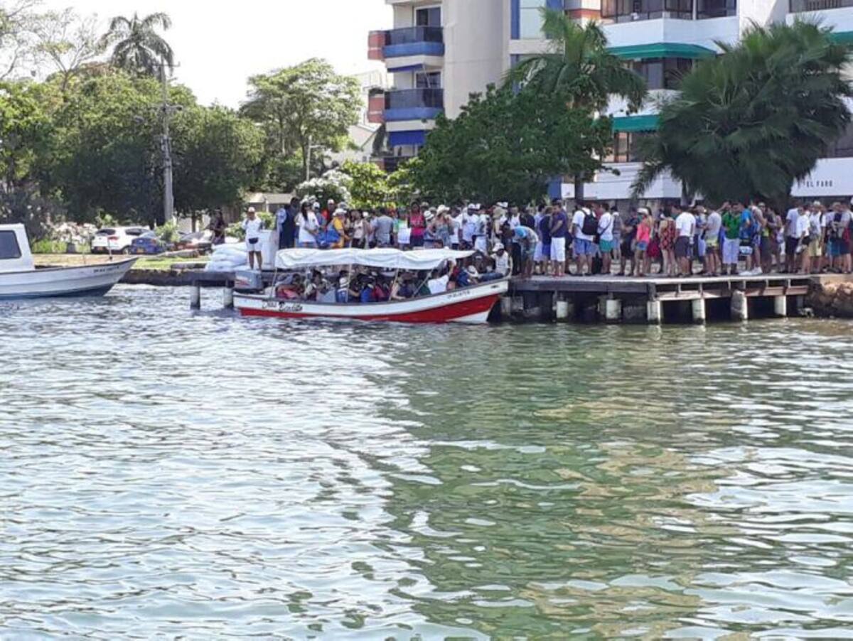 El operativo permitió que cerca de 200 turistas se embarcaran en lanchas no autorizadas. Cortesía.