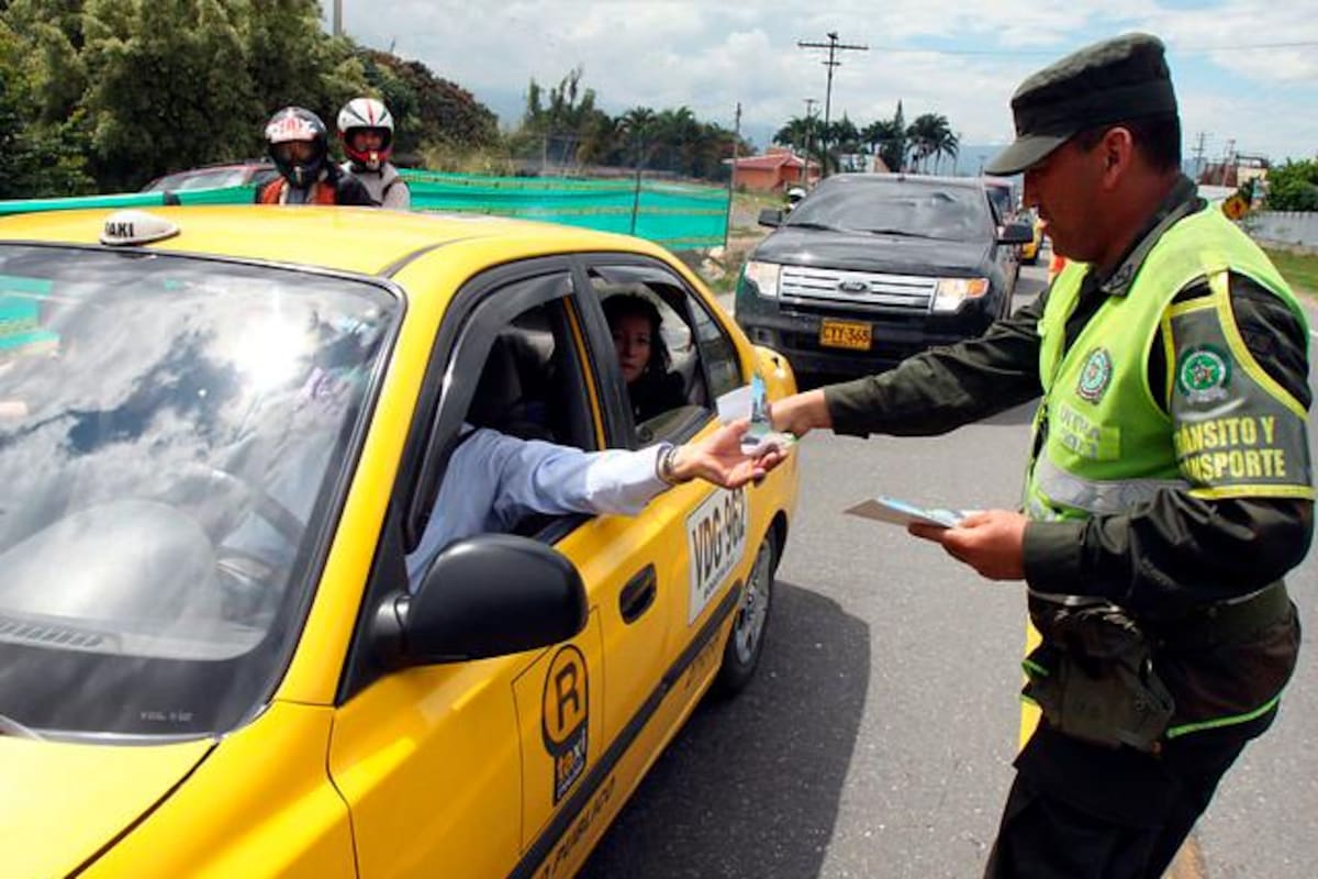 Ya no es obligación portar en físico las licencias de conducción y tránsito