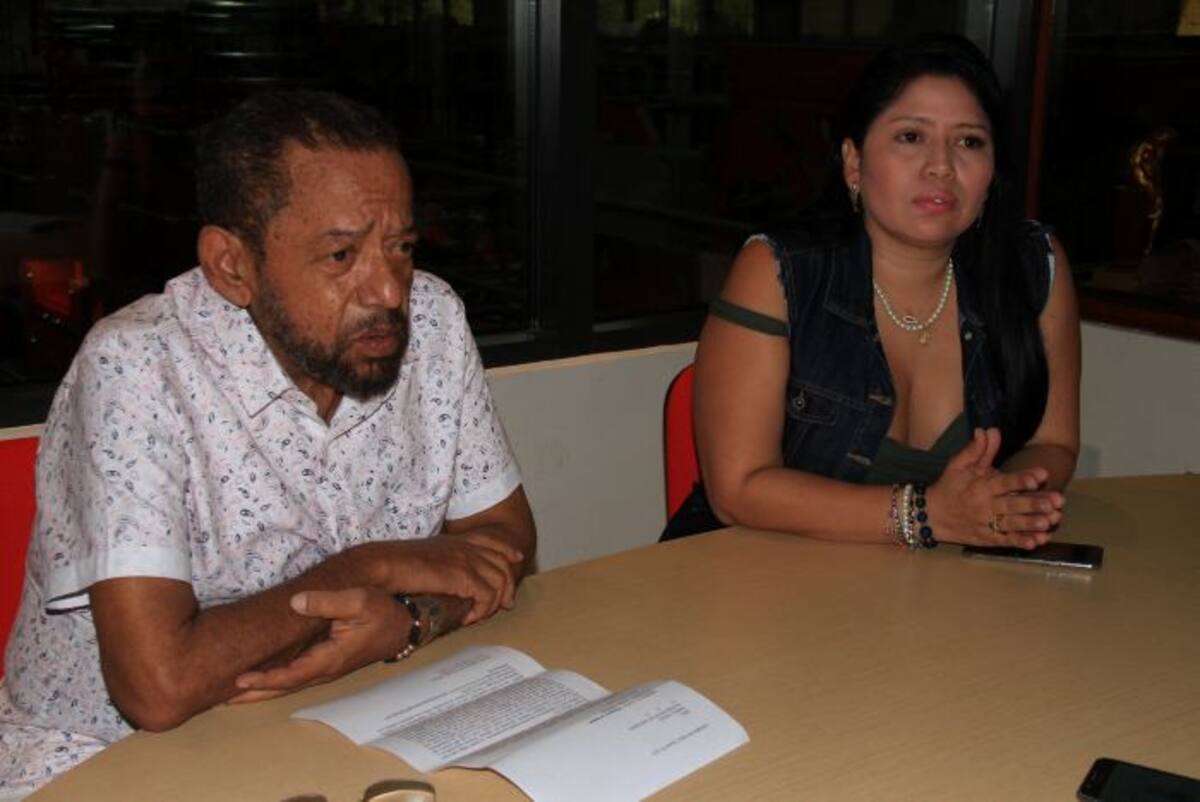 Wendy Herrera y su abogado Miguel Ladrón de Guevara insisten en que demandarán a Manolo Duque por plagio. Zenia Valdelamar