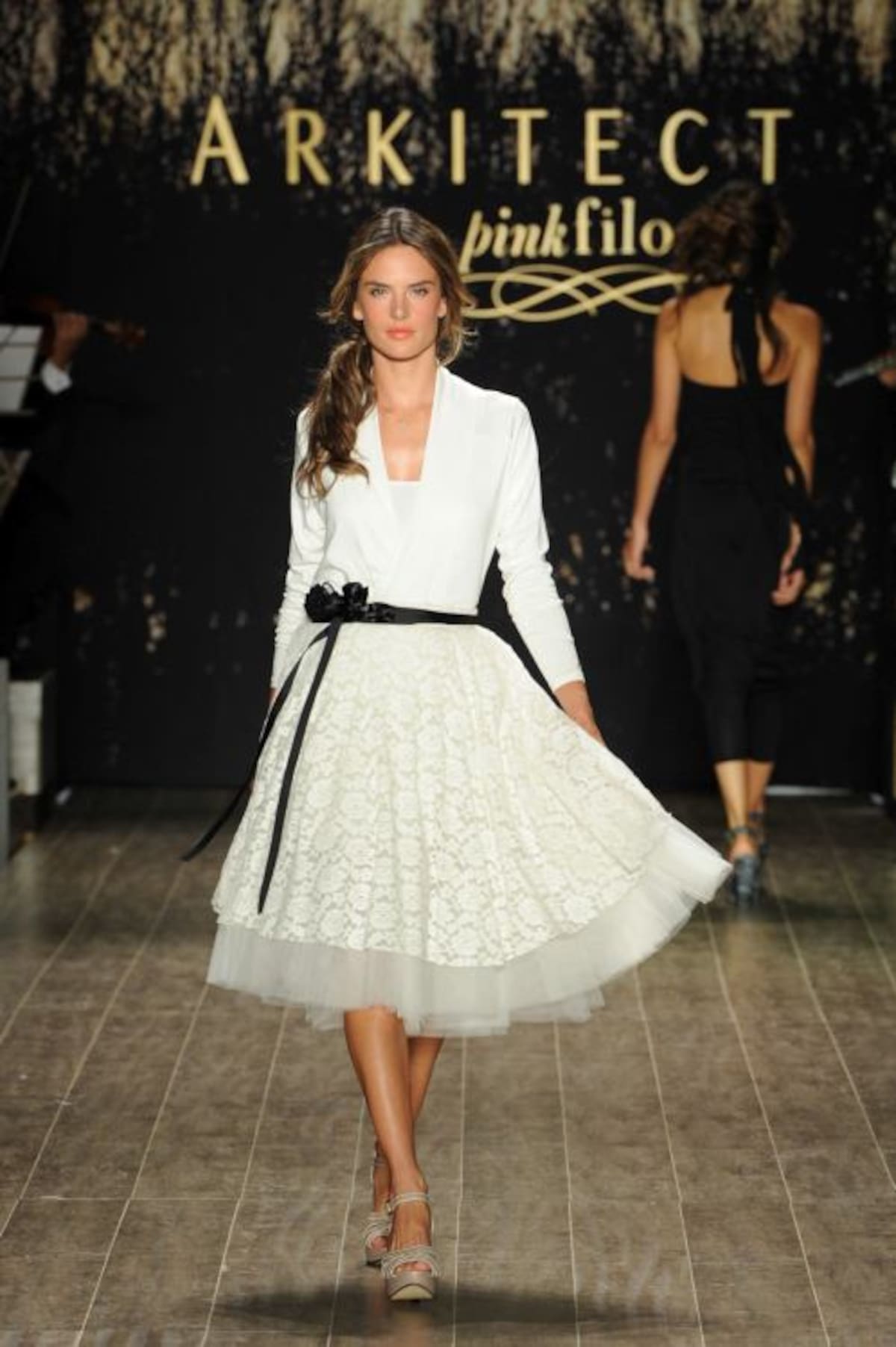 Una colección inspirada en el ballet, donde predominan siluetas muy femeninas, fluidas y estilizadas. Inexmoda/Cámara Lúcida
