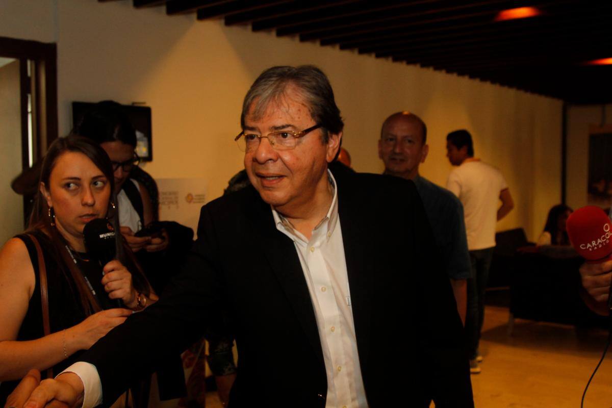Las huellas del ministro Carlos Holmes Trujillo en Cartagena