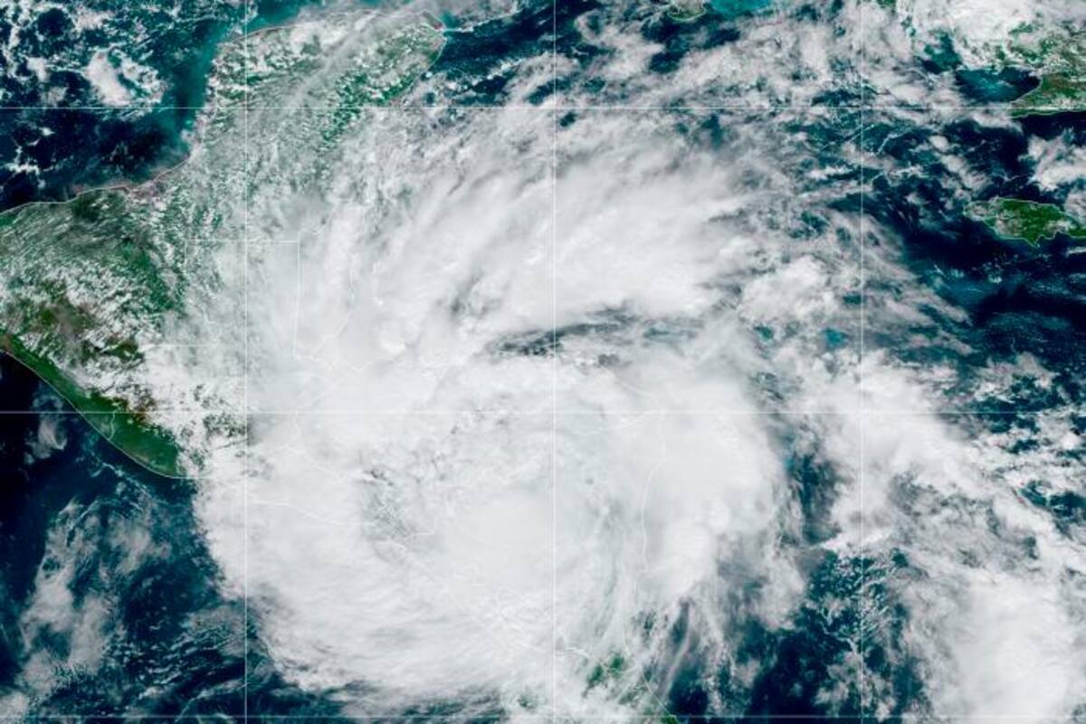 Iota se degrada a tormenta tropical; avanza por Nicaragua