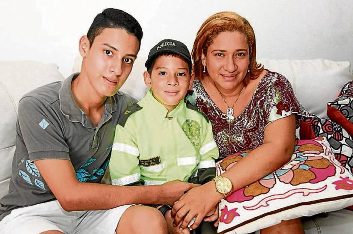 Dylan junto a su hermano, Jean Pierre Real, y su mamá, Kelly González. AROLDO MESTRE - EL UNIVERSAL