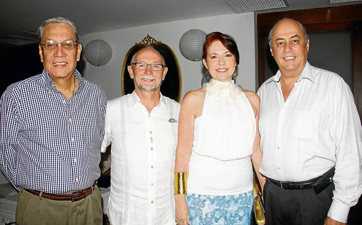 Jorge Dávila Pestana, el cónsul de Suiza en Bogotá, Bernard Raymond, Araceli Morales y Jorge Alberto Durán.
