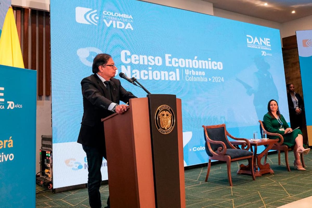 “Se debe aumentar demanda de bienes y servicios para reactivar economía”: Petro