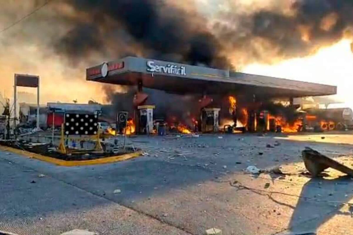 Impresionante video: explota bomba de gasolina, hay dos muertos