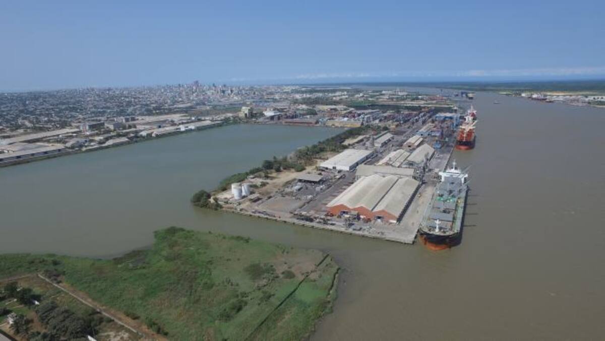 Debido a la inflencia que el Mar Caribe ejerce sobre el caudal del río Magdalena en su desembocadura, los puertos de Barranquilla no han sentido mucho el impacto de la sequía. Jairo Cárdenas