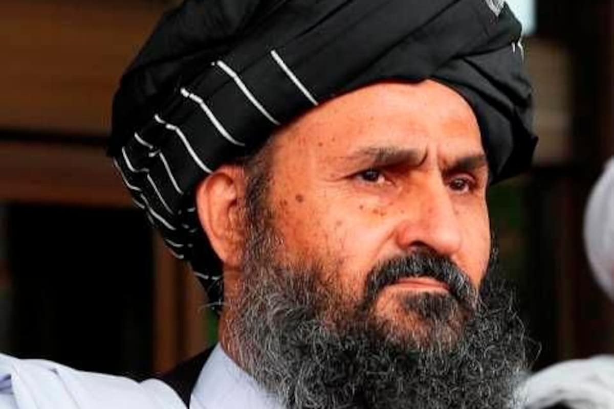 El líder político de los talibanes, Baradar Akhund, llega a Afganistán