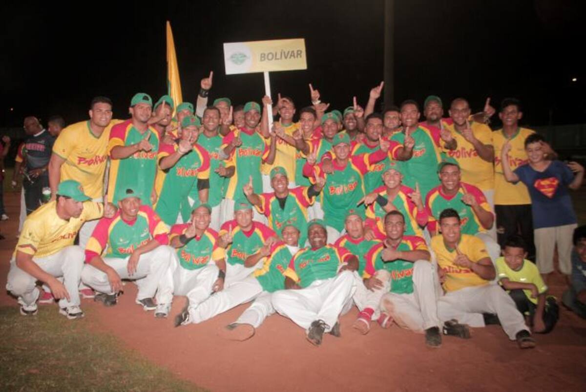 El seleccionado de Bolívar viaja hoy a Medellín para participar en el Nacional de Béisbol, clasificatorio a los Juegos Nacionales de 2015. JULIO CASTAÑO El Universal