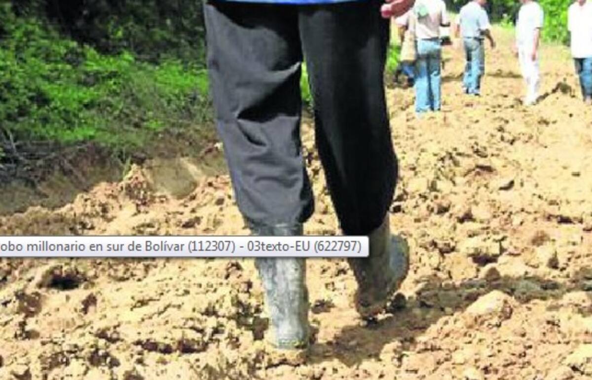 Los sujetos, que llevaban botas pantaneras, encerraron dentro de una cantina a varias persona y las amordazaron. ARCHIVO - EL UNIVERSAL
