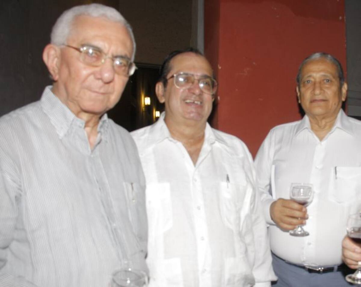 Rafael Ballestas, presidente rector; Carlos Gustavo Méndez, vicerrector y Narciso Castro, decano de derecho de la Universidad Libre sede Cartagena. ARCHIVO