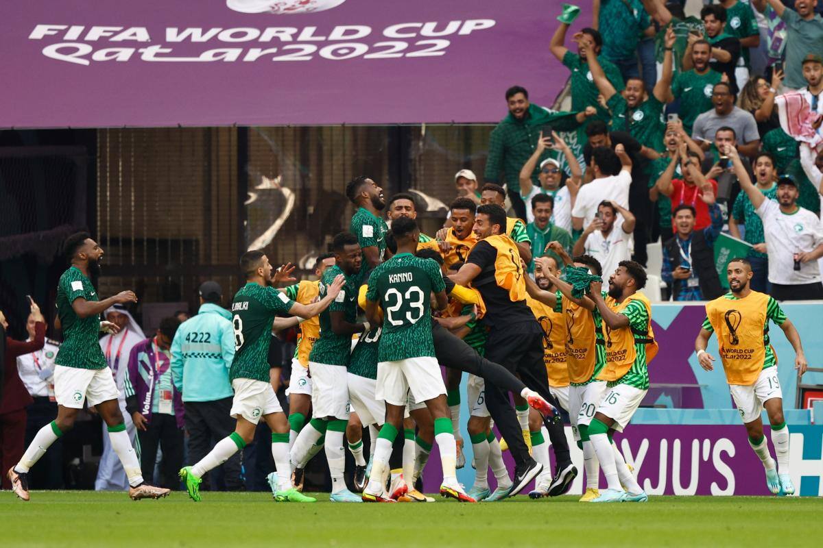 Los jugadores de Arabia Saudí celebrando el segundo tanto de su equipo. //EFE.