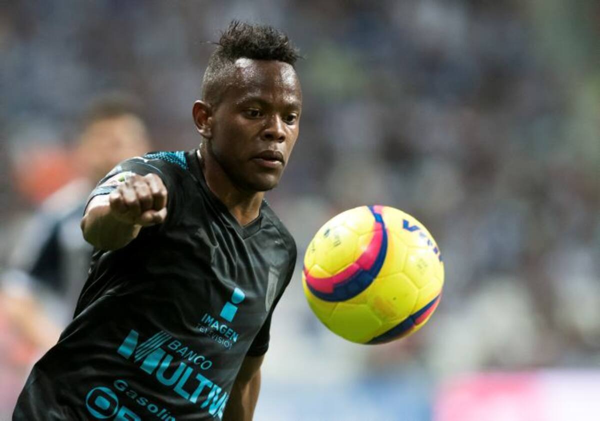 Yerson Candelo fue presentado oficialmente como nuevo jugador del Atlético Nacional. EFE