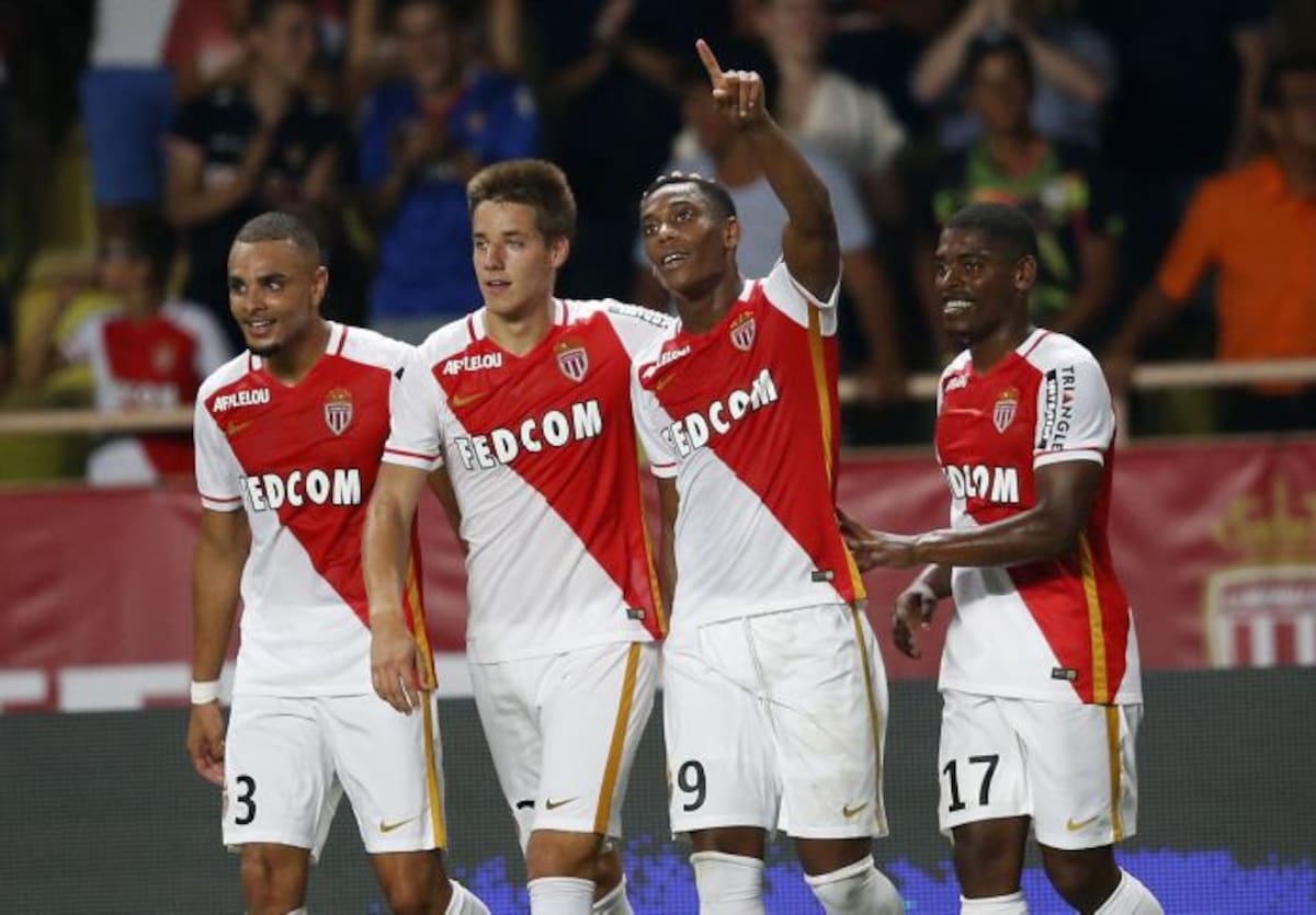 Jugadores del Mónaco celebran uno de sus goles. AFP VALERY HACHE