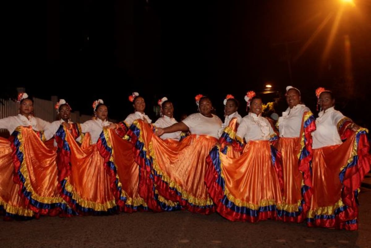 Los grupos folclóricos, reinas de Independencia y comparsas inundaron de alegría y baile las calles de Canapote en el primer preludio. Nayib Gaviria/El Universal