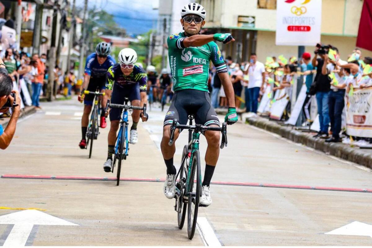 Johan Colón conquista al sprint primera etapa de la XX Vuelta al Tolima