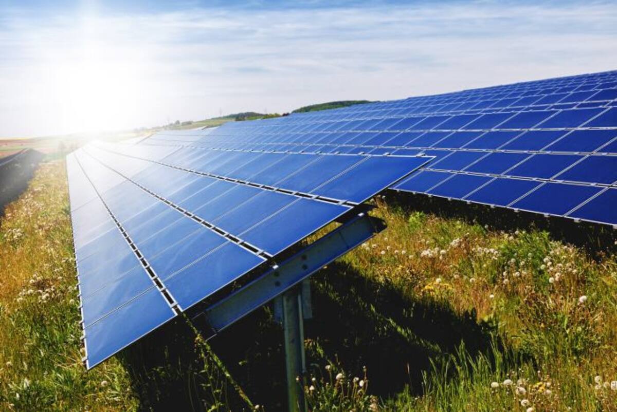El sistema fotovoltaico es una importante fuente alternativa limpia y renovable, a partir de la cual se están construyendo granjas solares en Colombia.