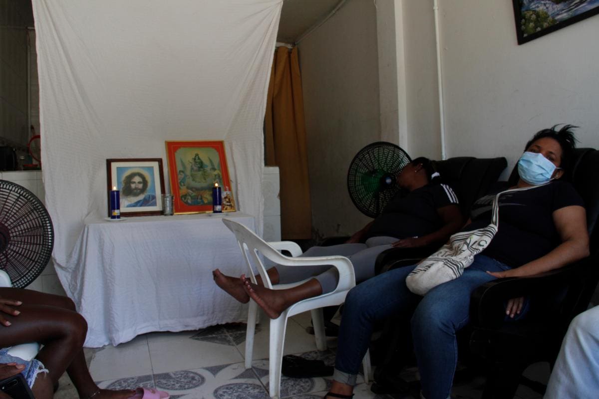 Familiares lloran la partida del joven cartagenero.