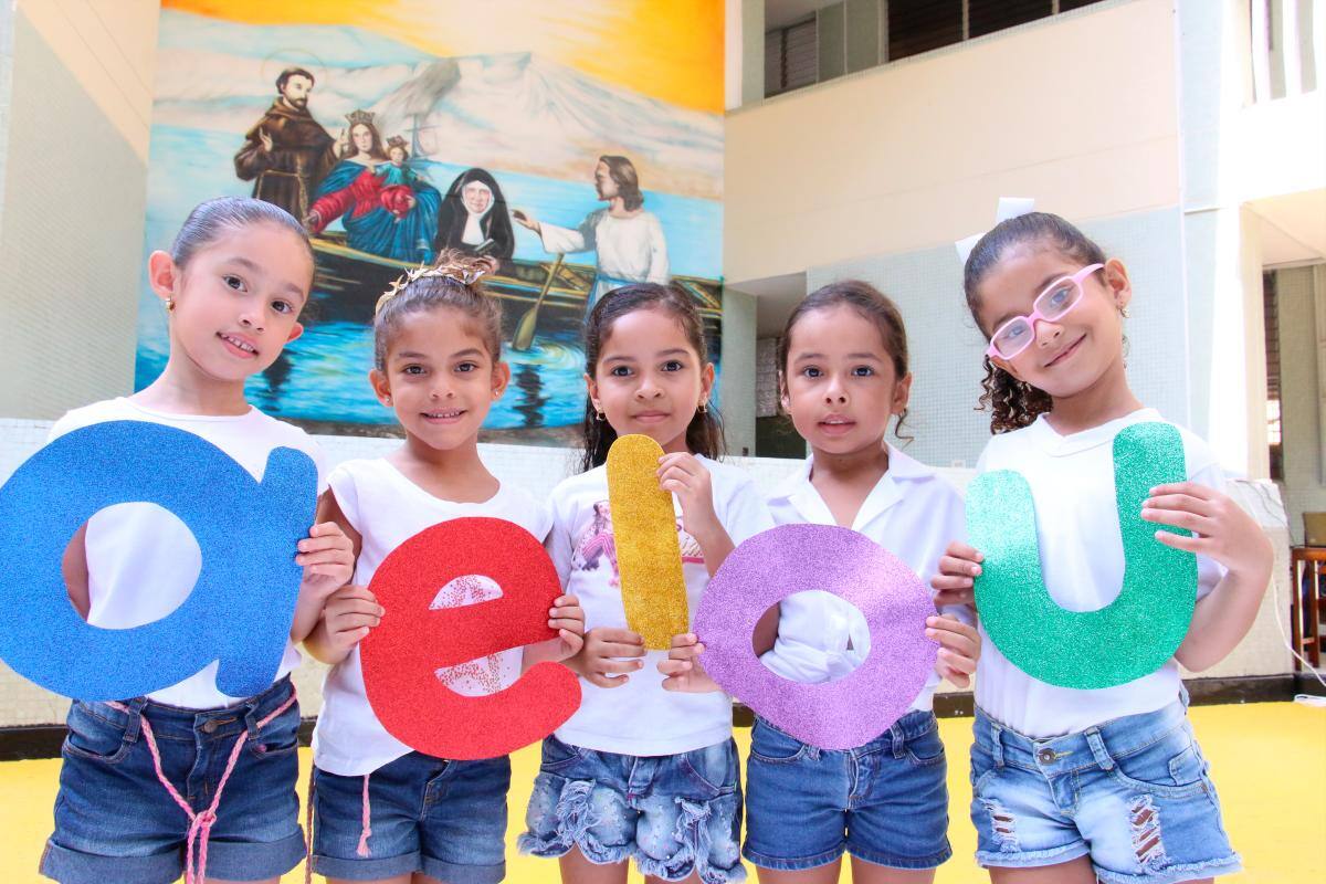 Danna Fortich, María Camila Torres, Isabela Valenzuela, Isabela Paternina y Sofía Acuña.