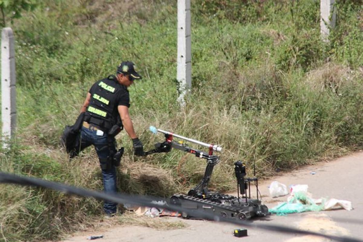 Técnicos antiexplosivos de la Policía Nacional desactivaron dos cargas explosivas instaladas por integrantes de las Farc en zona sur de Neiva.