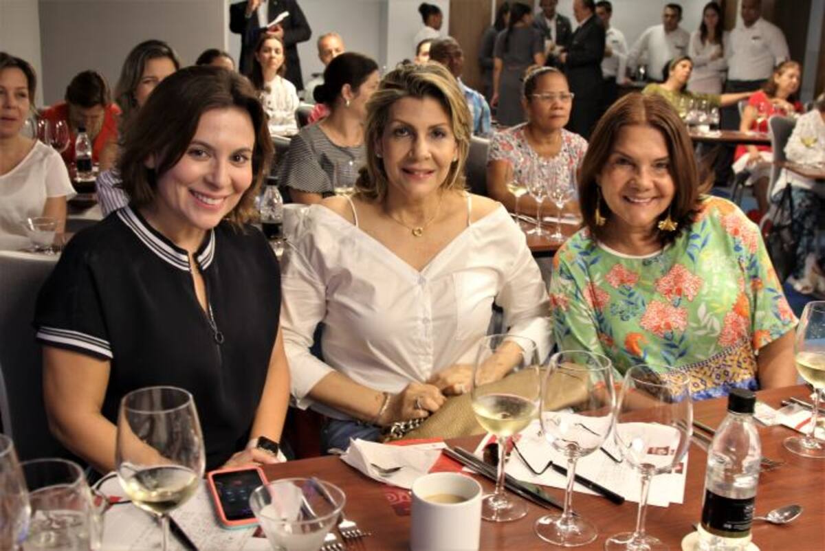 Katia Bustillo, Ruby Puerta y Carmen Fuentes. Kailline Giraldo-El Universal