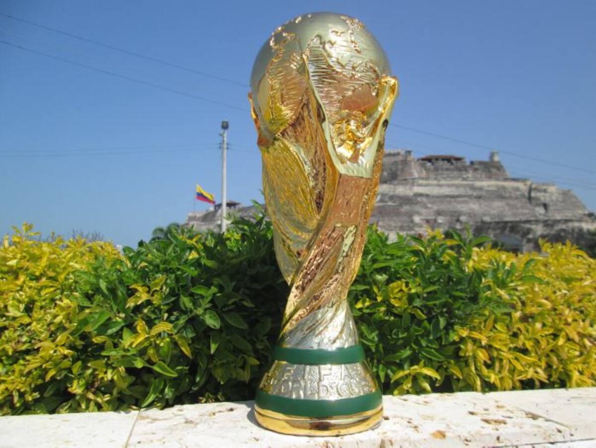Fiel réplica de la Copa Mundo de Fútbol, para el Mundialito Sub 17. PEDRO TORRES, GENTE BAHÍA - EL UNIVERSAL