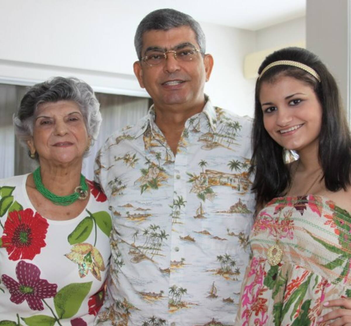 Hilda de Cruz, Francisco Javier Cruz y Ana María Cruz.