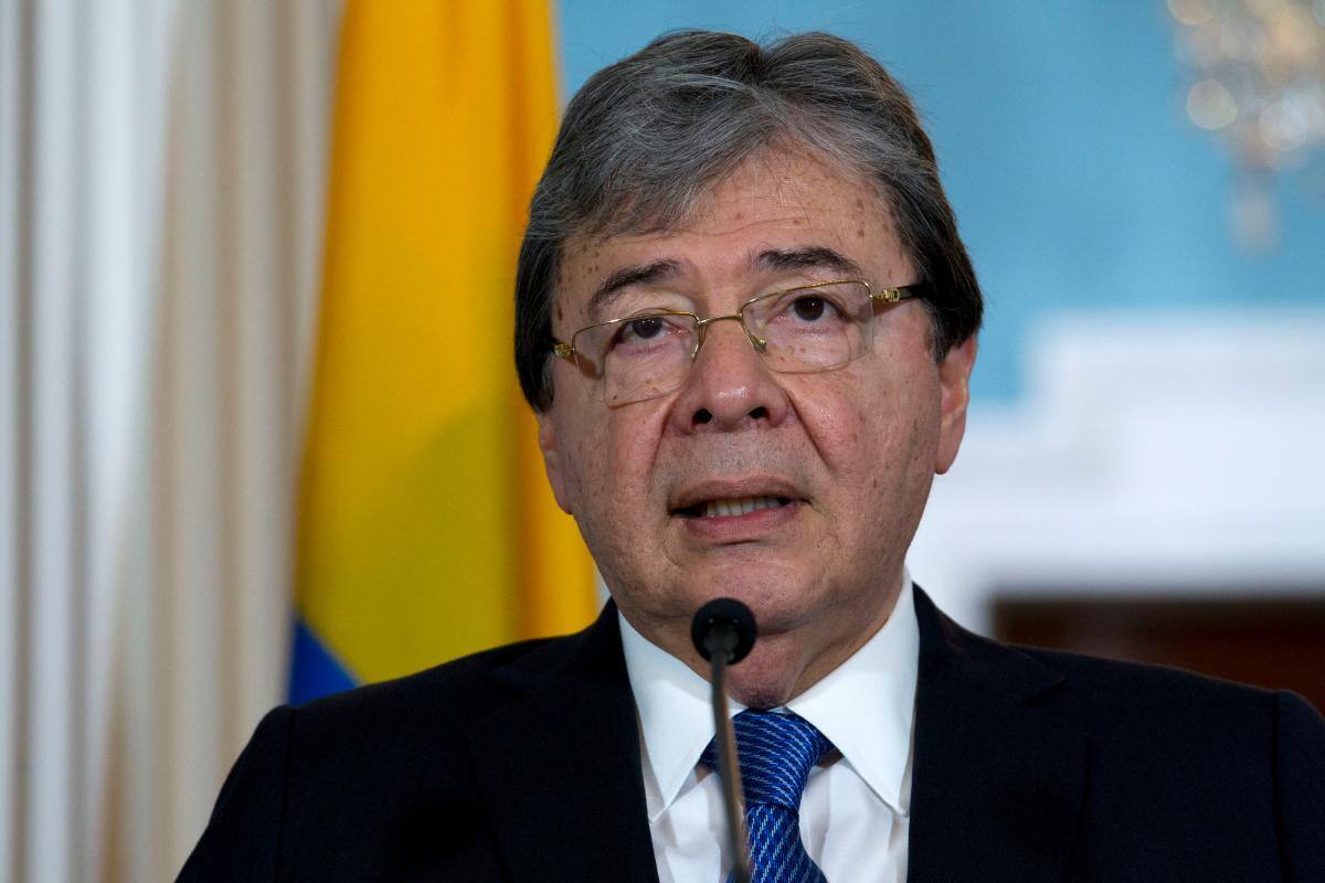 Si hay culpables responderán individualmente: Mindefensa sobre chuzadas