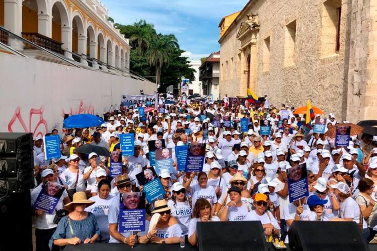 Uribistas en Cartagena se tomaron la plaza de la Proclamación