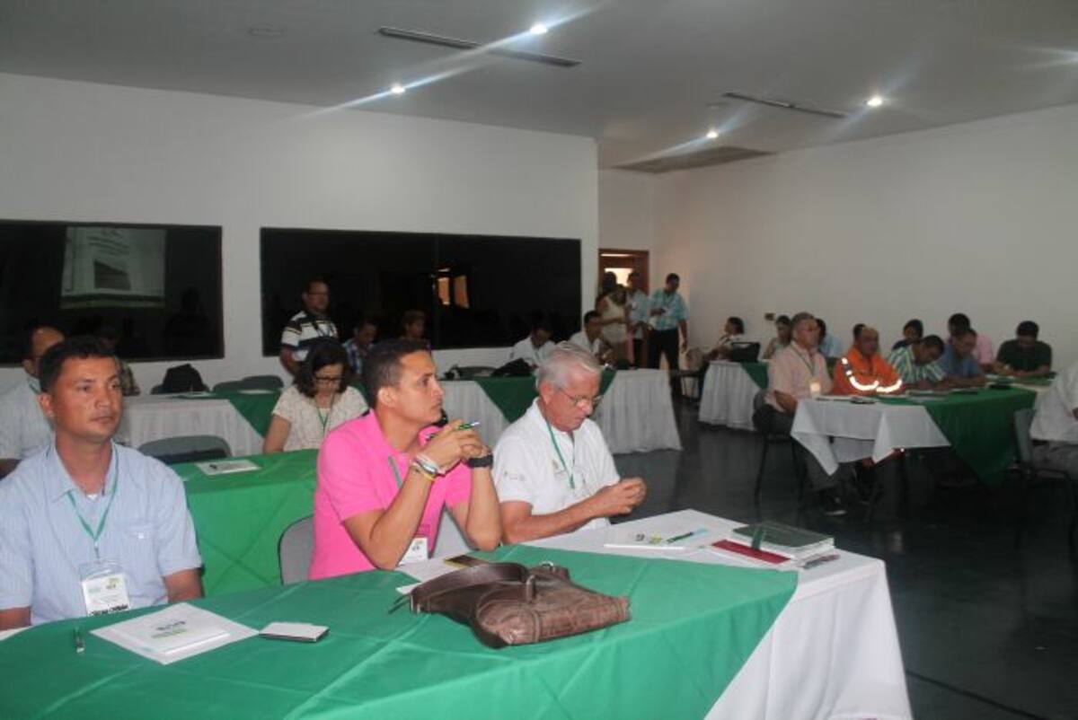 La CVS se reunió con autoridades para alertar por crisis del agua.