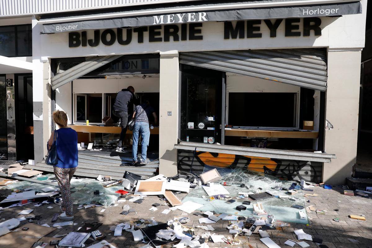 Francia tendrá más policías en las calles para evitar los disturbios