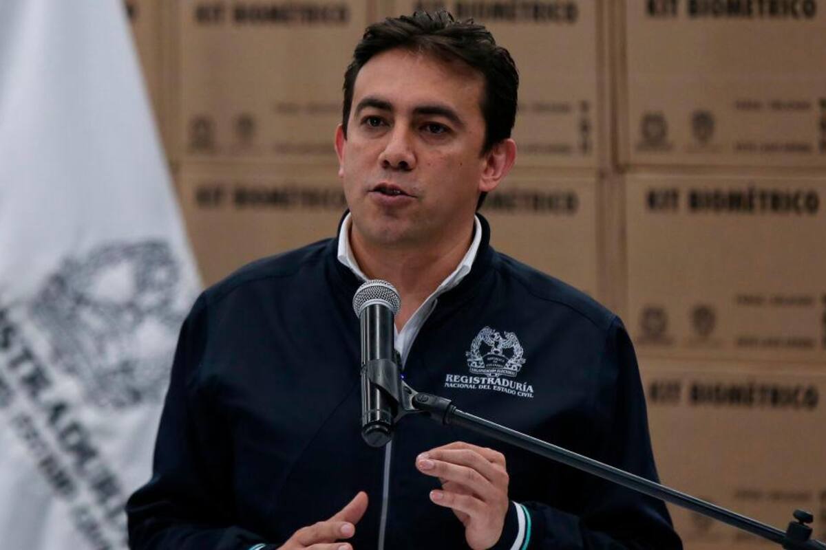 Gobierno desmiente rumores de una suspensión al registrador Alexander Vega