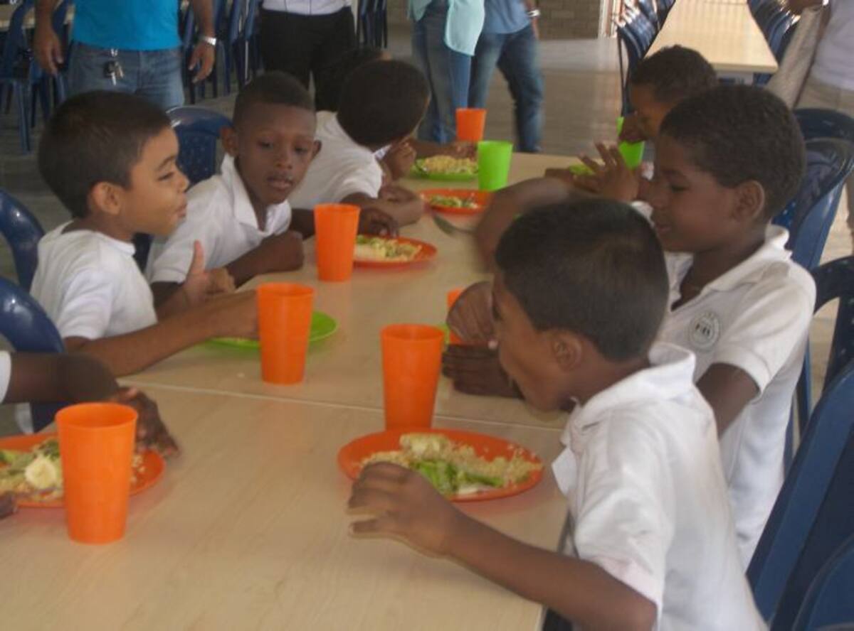 EL PAE en Cartagena ofrece 127 mil raciones diarias a 96 mil estudiantes del Distrito. Archivo.