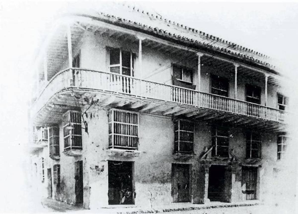 Edificio Ferré en la Calle de la Inquisición.