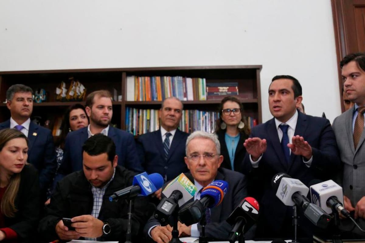 El Centro Democrático respalda al presidente del Senado contra Gustavo Petro
