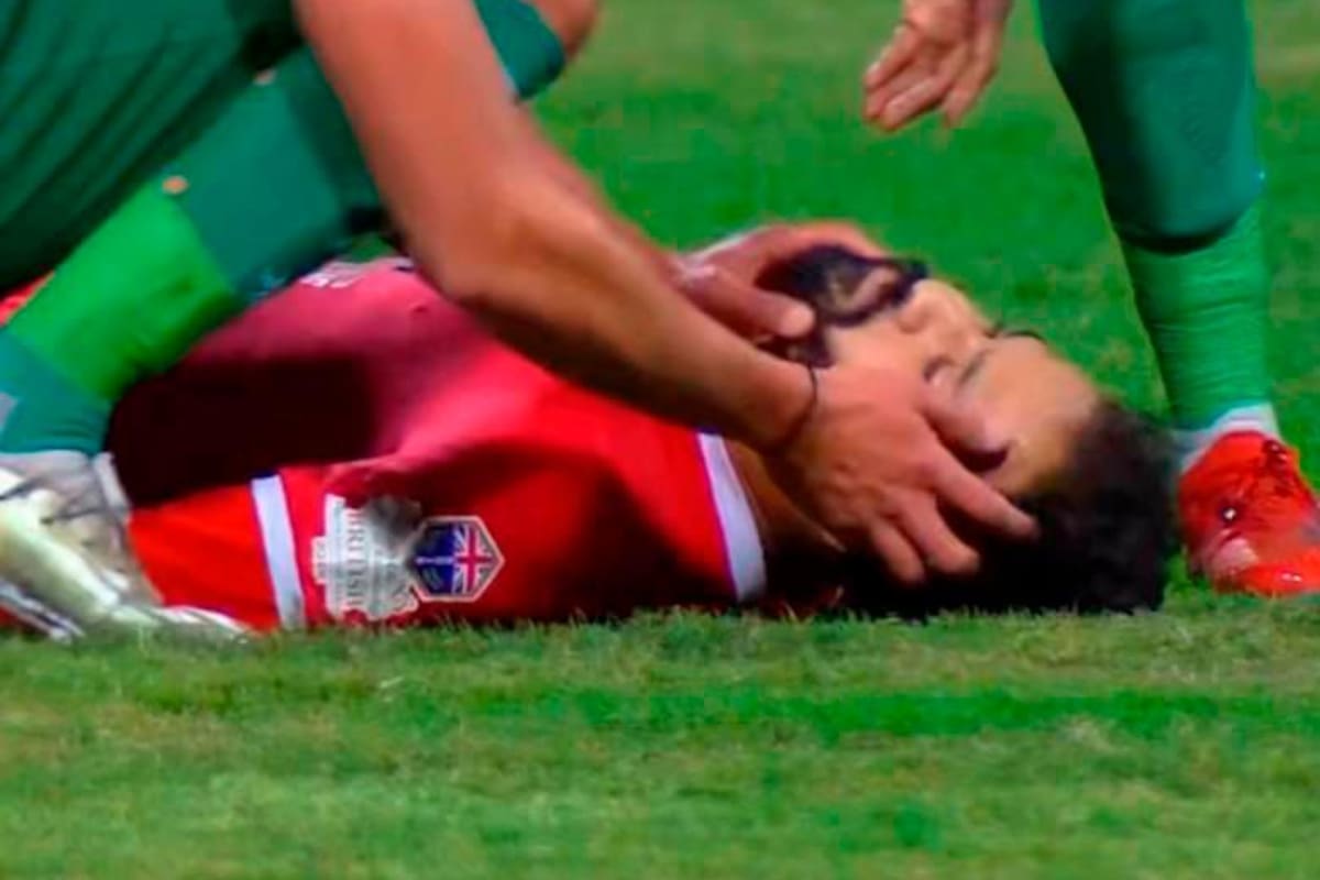 Video: jugador sufre paro cardiaco en pleno partido de fútbol