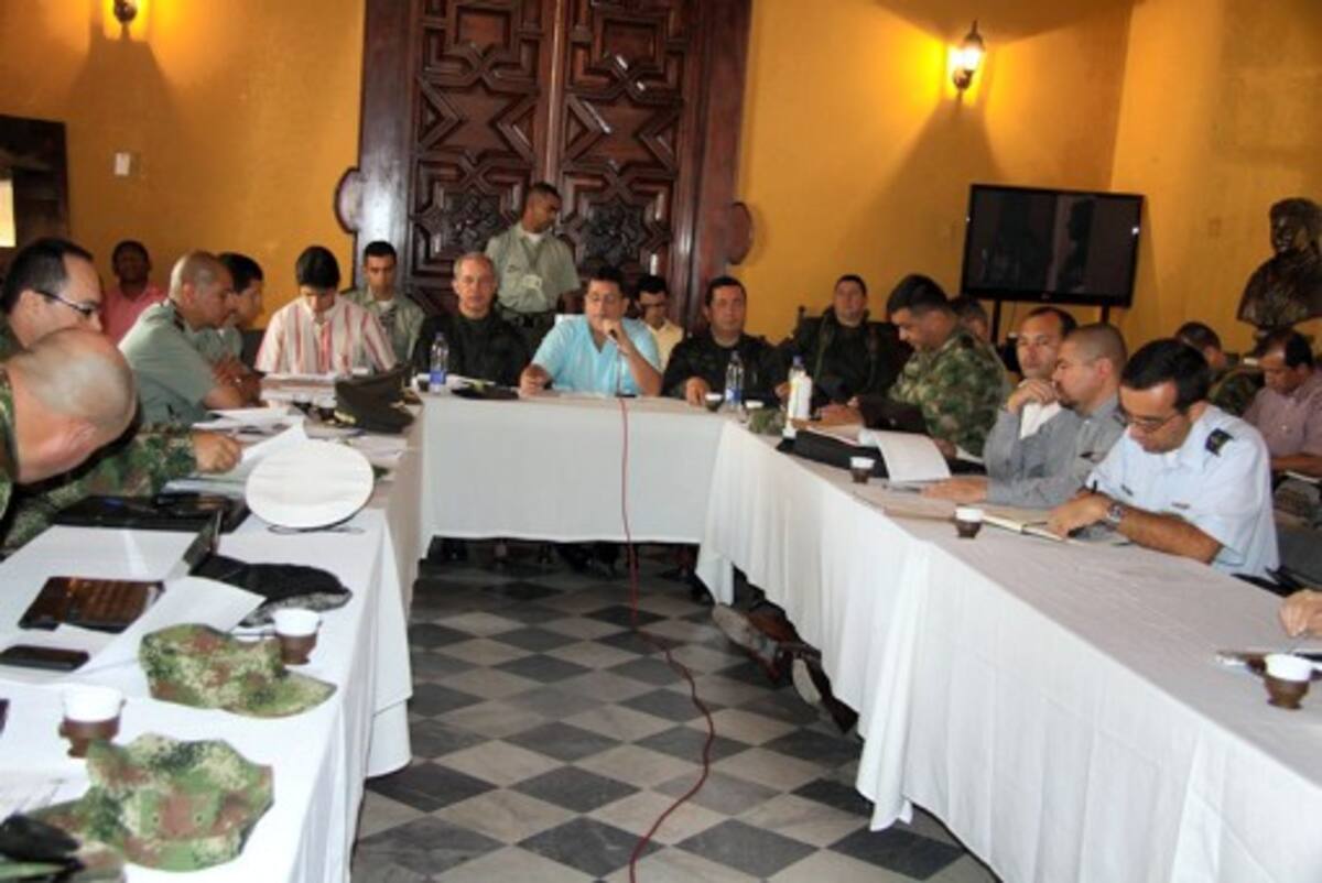 El Consejo de Seguridad se llevó a cabo ayer en el Salón Amarillo del Palacio de la Proclamación, con la presencia del gobernador Bernal, autoridades de policía y militares. CORTESÍA