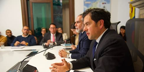Ministro del Interior suspende nuevos contratos y modificaciones hasta el 20 de agosto